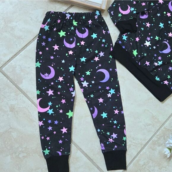 Galaxy stars and moon pattern glow in the dark 2-piece pajama set - Picture 10 of 16